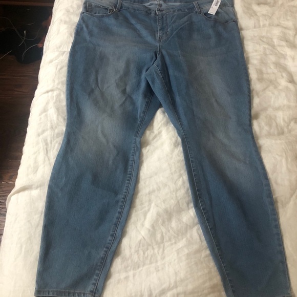 Old Navy Skinny Jeans - Picture 2 of 5